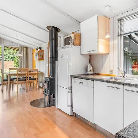 Nice In Aakirkeby W/ 3 Bedrooms Holiday home